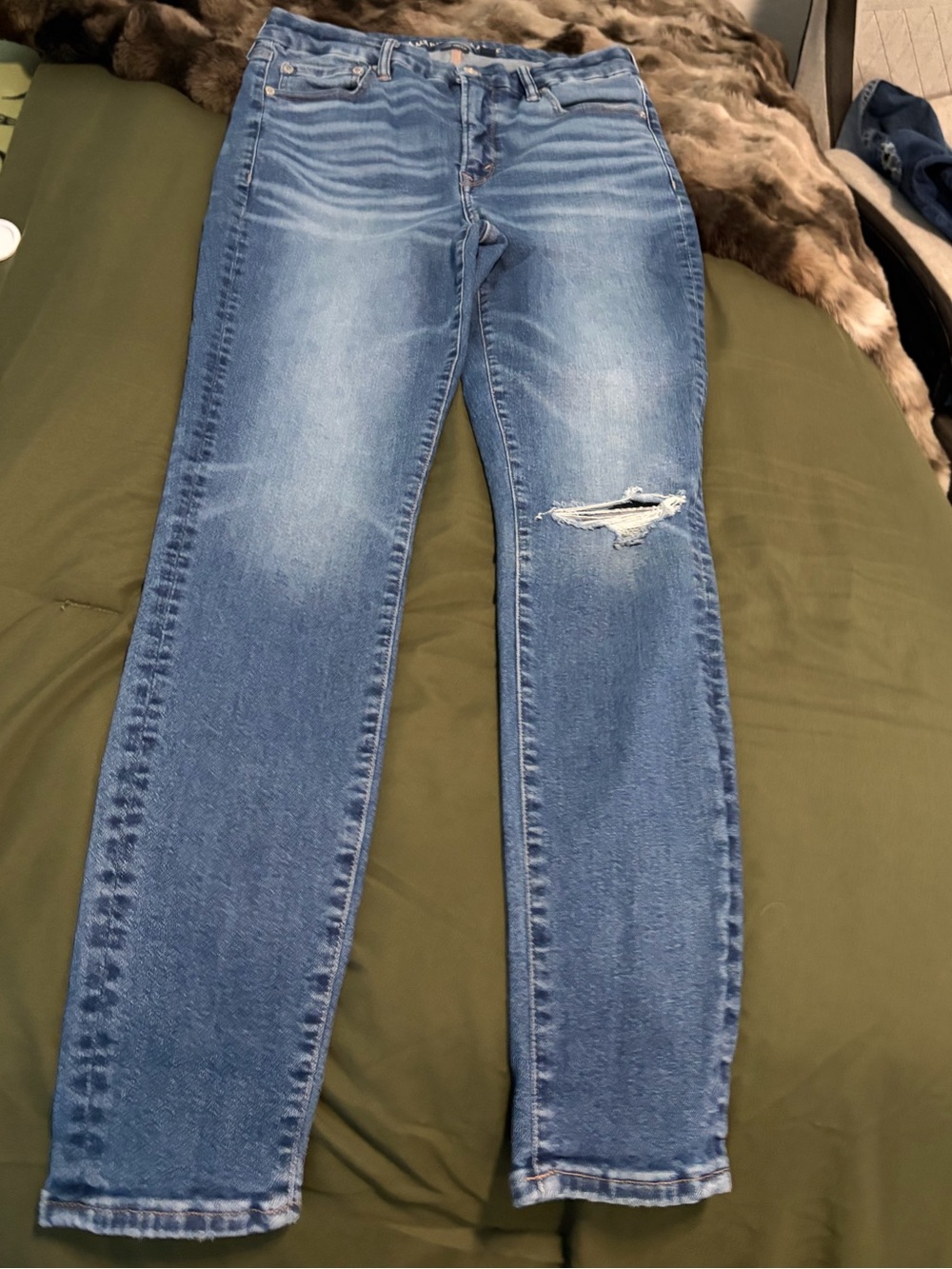 American Eagle Outfitters Medium Blue Skinny Jeans with Knee Distress